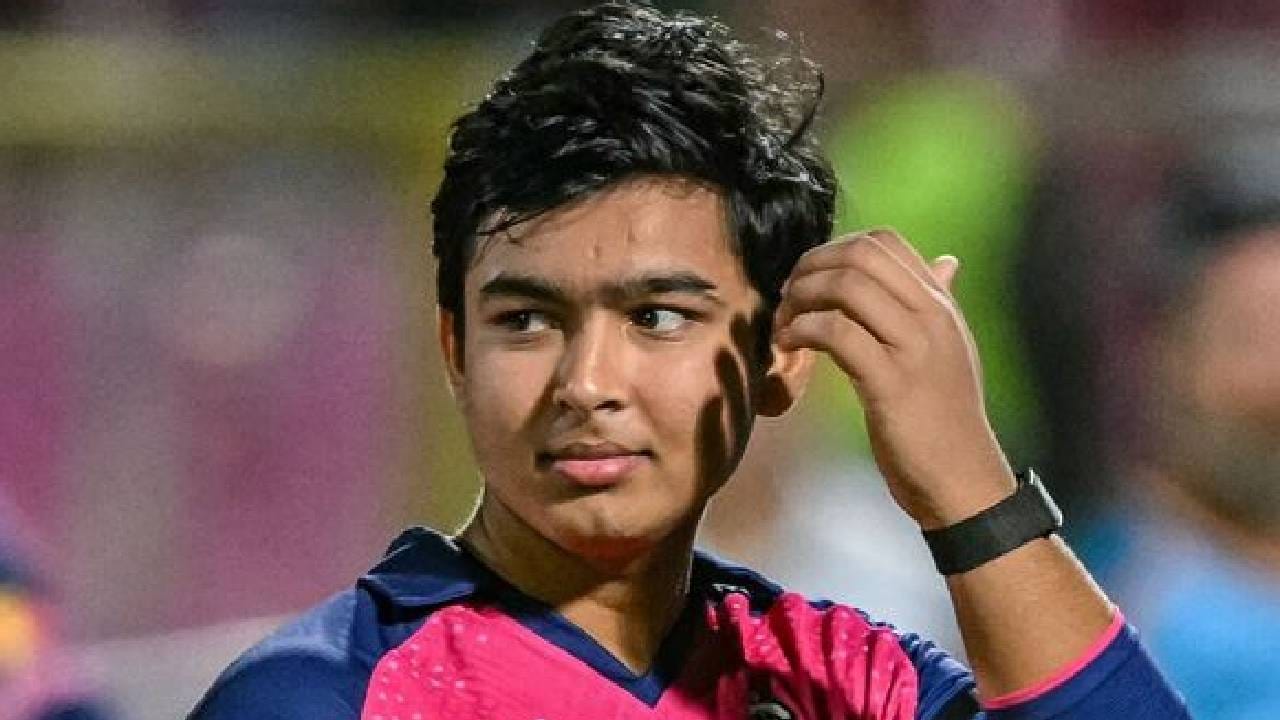 वैभव सूर्यवंशी गेल्यावर्षीच्या आयपीएलपासून चर्चेत आला आहे. त्यावेळी तो अवघ्या 14 वर्षांचा होता. त्याने गुजरात टायटन्सविरोधात केवळ 35 चेंडूत शथक ठोकले होते. तर 19 वर्षांच्या आतील संघाच्या विश्वचषकात त्यांने इंग्लंड, ऑस्ट्रेलिया आणि दक्षिण आफ्रिकेविरोधात शतक ठोकले. 