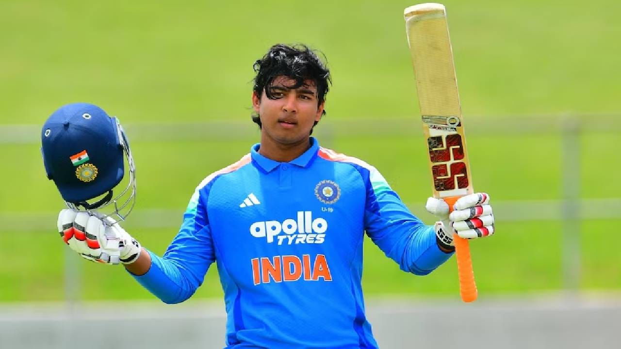 क्रिकबजला दिलेल्या मुलाखतीत इंग्लंडचा माजी कर्णधार मायकल वॉन याने वैभव सूर्यवंशी हा मोठी कामगिरी करणारा खेळाडू असल्याचे सांगत त्याला भारतीय क्रिकेट संघात स्थान देण्याची मागणी केली आहे. आयपीएलच्या पहिल्याच सामन्यात त्याची खेळी एकदम सरस असल्याचे तो म्हणाला.