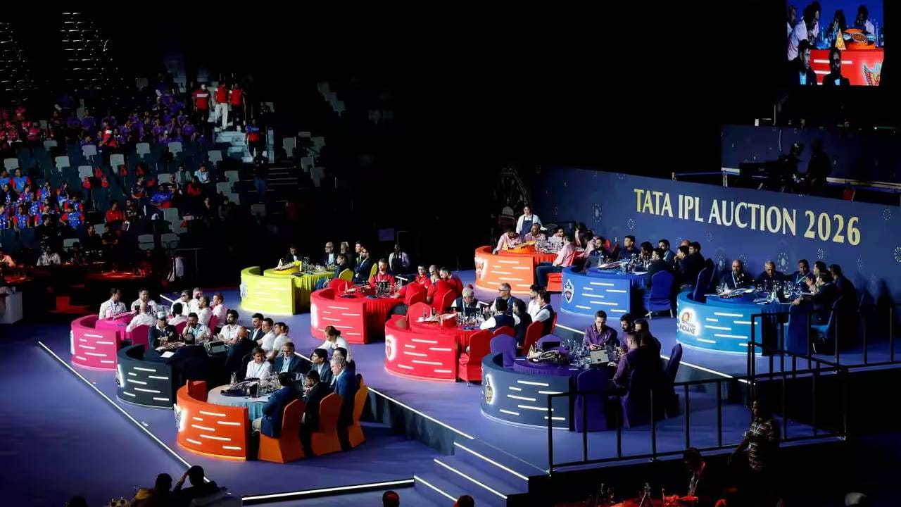 आयपीएल 2026 स्पर्धेपूर्वी काही खेळाडूंची दहशत होती. त्यामुळे फ्रेंचायझींनी या खेळाडूंसाठी मोठी बोली लावली आणि संघात घेतलं. पण त्यांची स्पर्धेतील कामगिरी निराशाजनक असल्याचं दिसून आलं आहे. त्यामुळे कोट्यवधींचं नुकसान झाल्याची भावना क्रीडाप्रेमींमध्ये आहे. (Photo: IPL/BCCI)