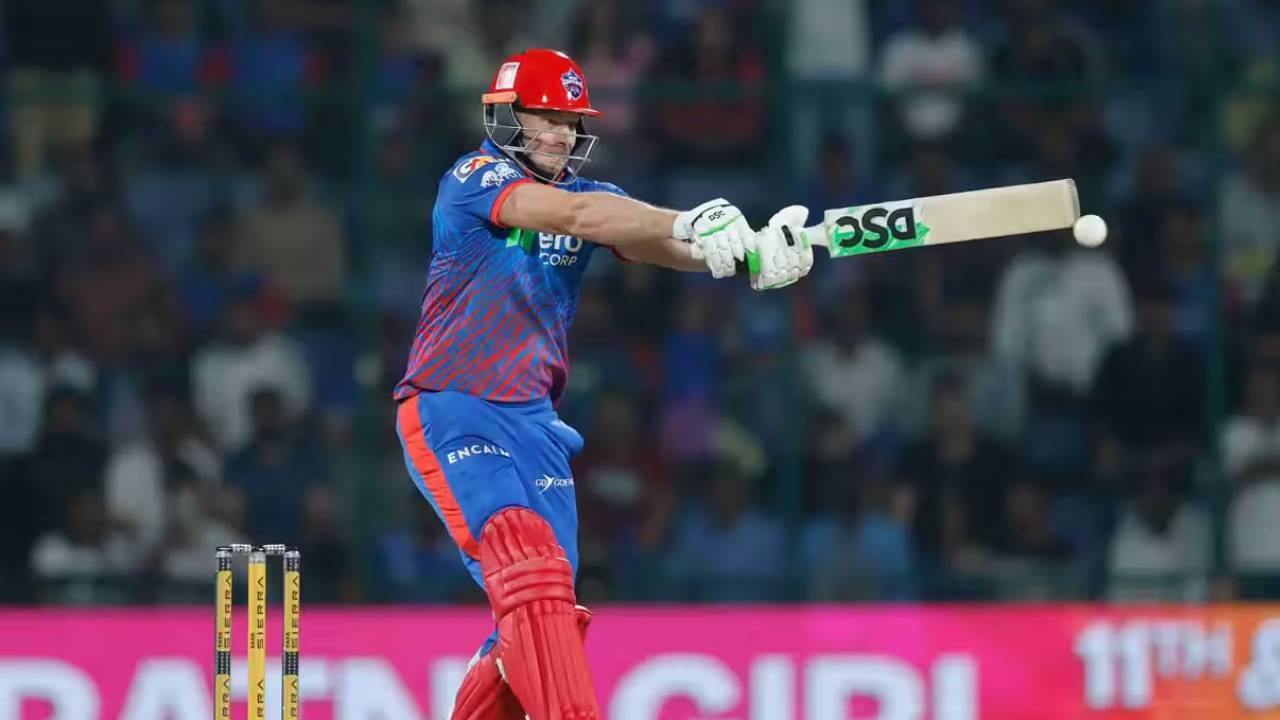 दिल्ली कॅपिटल्सने धावांचा पाठलाग करताना पावरप्लेच्या सहा षटकात 10.5 च्या रनरेटने 63 धावा केल्या. 7 ते 15 षटकांच्या दरम्यान 4 गडी गमवून 79 धावा केल्या. यावेळी नेट रनरेट हा 8.77 होता. तर 16 ते 20 षटकात 4 गडी गमवून 13.40 च्या नेट रनरेटने 67 धावा केल्या. (Photo: IPL/BCCI) 