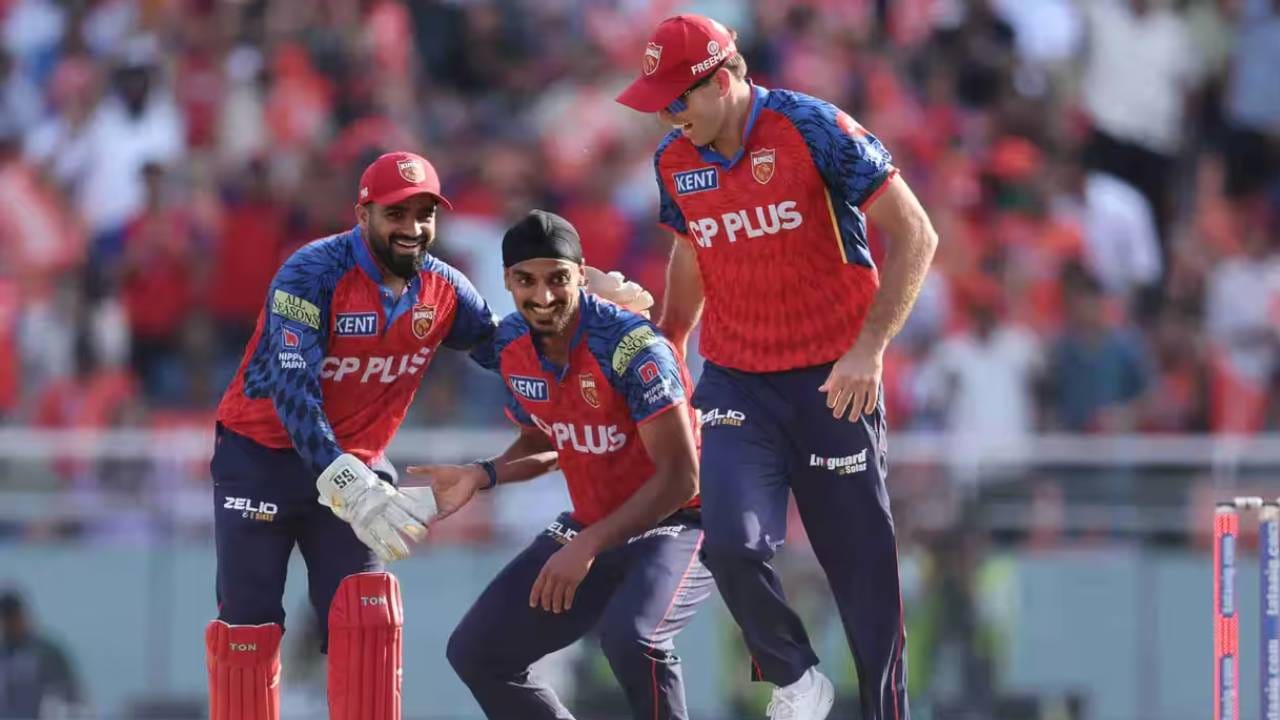 पंजाब किंग्स संघ या यादीत दुसऱ्या क्रमांकावर आहे. पंजाब किंग्सला पहिल्या जेतेपदाची प्रतीक्षा आहे. मात्र या स्पर्धेत नकोशा यादीत दुसऱ्या क्रमांकावर आहे. पंजाब किंग्स संघ 27 वेळा ऑलआऊट झाला आहे. (Photo: BCCI/IPL)