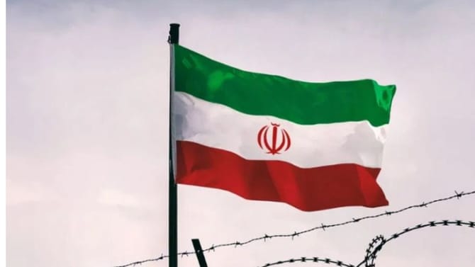 इराण हादरलं, टॉपच्या नेत्यानेच केली देशासोबत गद्दारी, थेट अमेरिकेला...