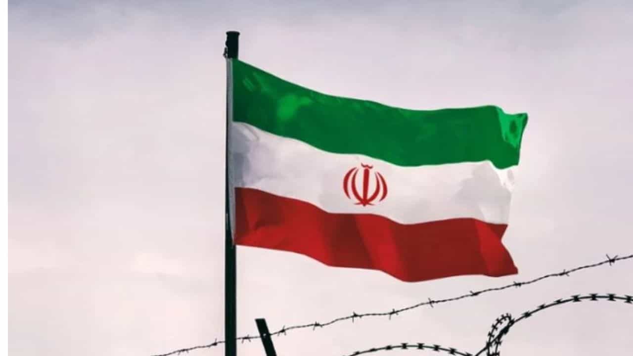 सांगा आता इराण हे युद्ध कसं जिंकणार? टॉपच्या नेत्यानेच केली देशासोबत गद्दारी, थेट अमेरिकेला..., इराणला मोठा हादरा