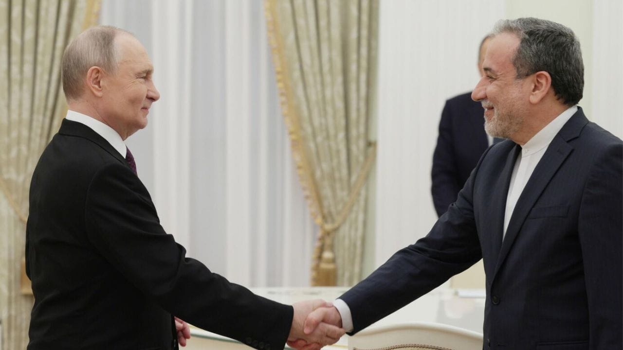 रशियाच्या हाताला धरून इराणचा डोनाल्ड ट्रम्प यांना दणका, अमेरिकेत मोठी खळबळ, थेट…