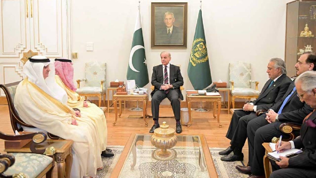 पाकिस्तानच्या मध्यस्थीला मोठे अपयश आले. इराणकडून पाकिस्तानच्या मध्यस्थीला नाकारण्यात आले. यासोबतच थेटपणे इस्त्रायलकडूनही त्यांच्यावर निशाणा साधण्यात आला. स्वत: दहशतवाद्यांना पोसतात आणि मध्यस्थी करत असल्याचे म्हणत इस्त्रायलने संताप व्यक्त केला.