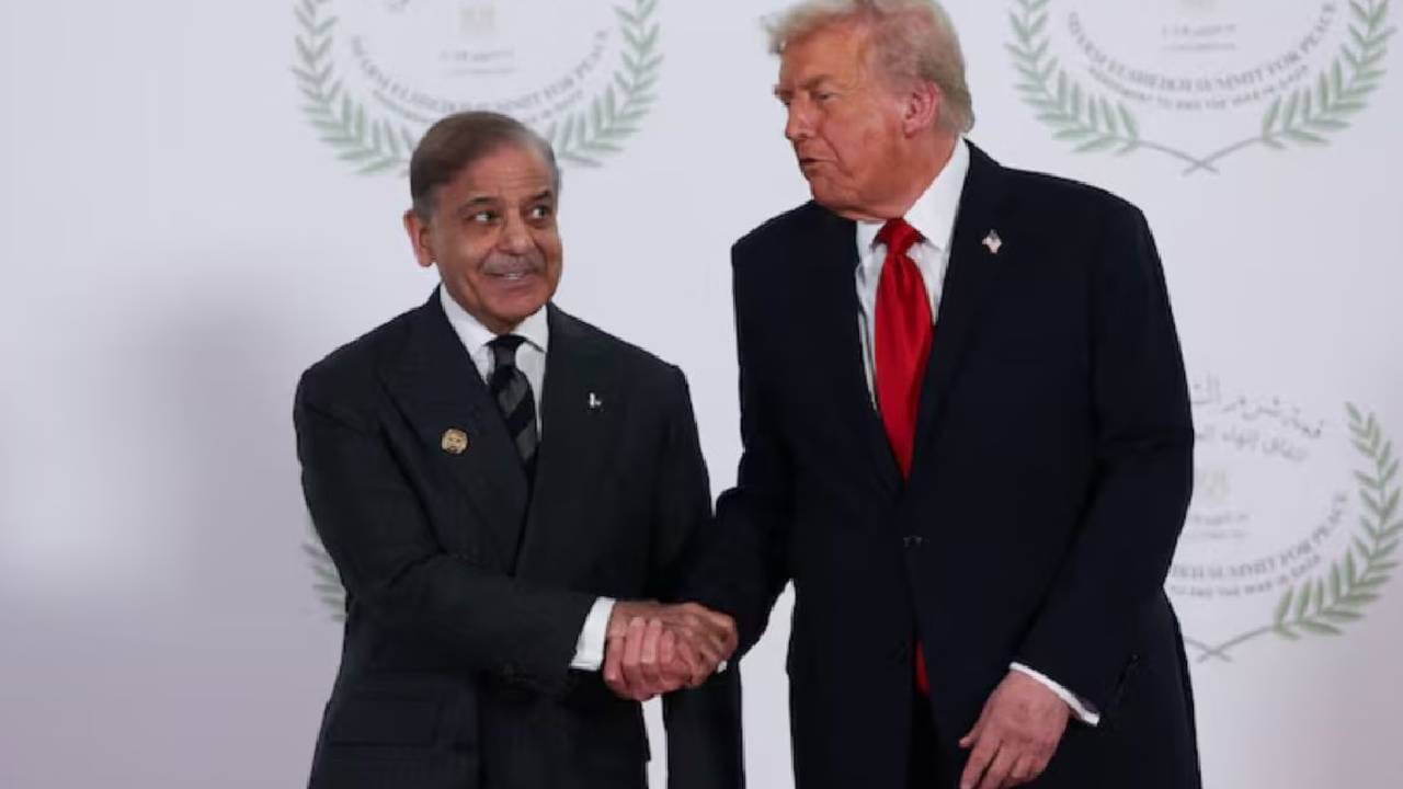 पाकिस्तान युद्ध सुरू झाल्यापासून सतत दाखवत आहे की, आम्ही युद्धात मध्यस्थी करत आहोत. पण आता त्यांनी स्वत:च पायावर दगड मारून घेतल्याचे यावरून स्पष्टपणे दिसत आहे.