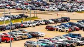 कार खरेदी करताना पार्किंग प्रुफ गरजेचे ? सरकारने राज्यसभेत दिले उत्तर.