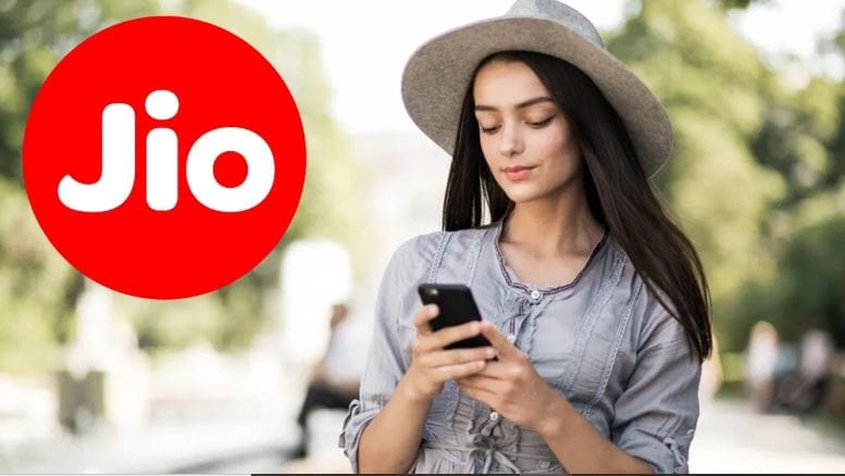 जिओच्या या रिचार्ज प्लॅनचे अनेक फायदे आहेत. तुम्हाला या प्लॅनअंतर्गत तब्बल 75 जीबी डेटा मिळतो.  हा डेटा संपूर्ण कुटुंब शेअर करू शकते. 75 जीबीचा डेटा संपल्यानंत तुम्ही 10 प्रति जीबीच्या हिशोबाने डेटा खरेदी करू शकता.  