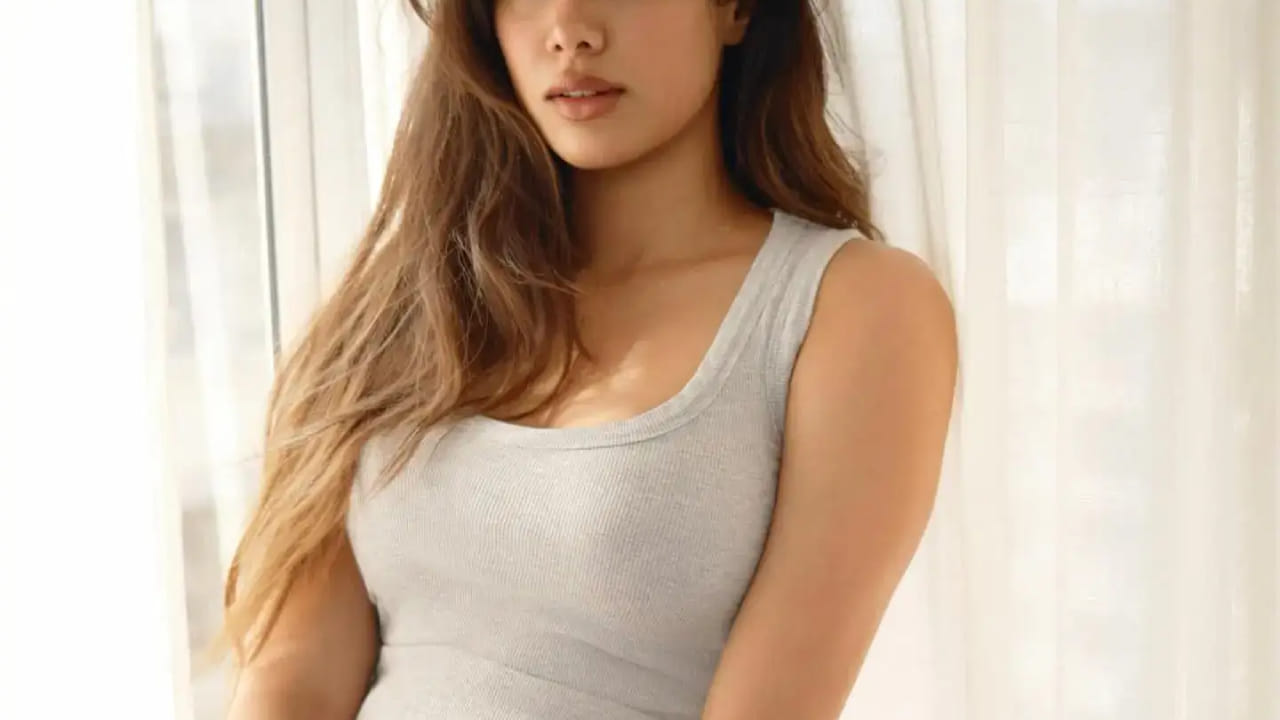 शाळेत क्लास सुरु असताना या अभिनेत्रीला अश्लील साइटवर दिसले स्वत:चे फोटो, घाबरली अभिनेत्री, म्हणाले- खूप त्रास…