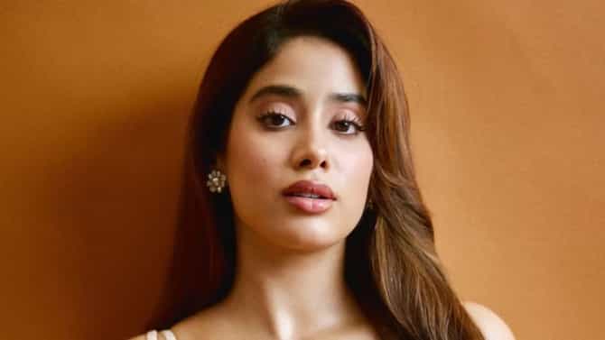बॉडी पार्ट्सवर कॅमेरा झुम करणे हे प्रायव्हसीचे उल्लंघन, जान्हवी कपूर झाली पापाराझींवर नाराज