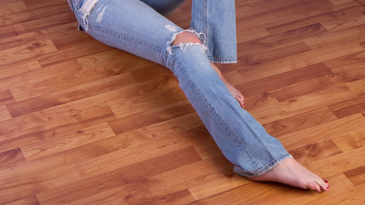 तसेच गेल्या वर्षांत, निर्बंधांची व्याप्ती वाढली असून त्यात स्किनी जीन्स, फाटलेल्या जीन्स आणि बॉडी पिअर्सिंगवरही बंदीचा घालण्यात आली आहे, हे समाजविघातक वर्तन मानल जातं. 