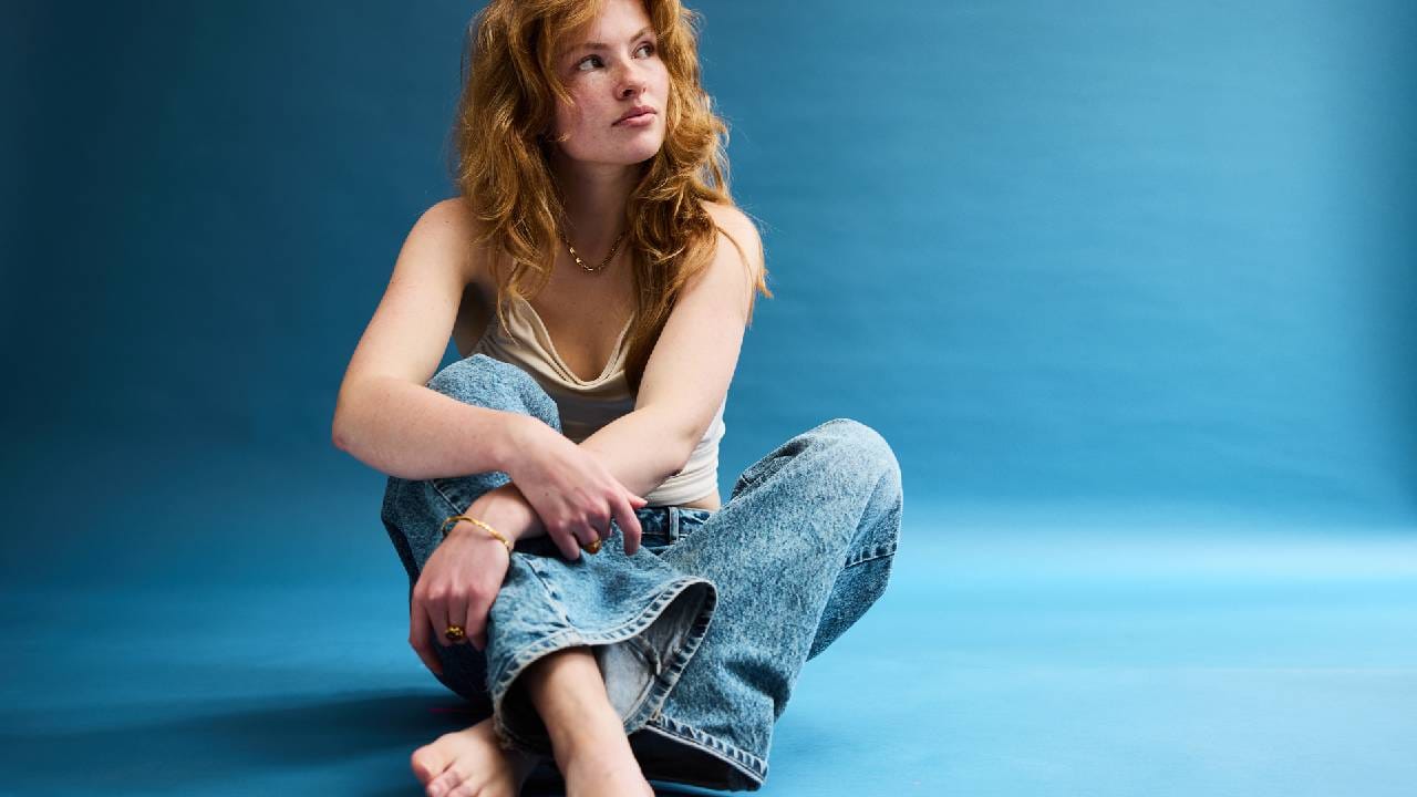 उत्तर कोरियामध्ये, ब्लू जीन्स म्हणजे फक्त एखांद कापड नव्हे तर ते अमेरिकन संस्कृती आणि भांडवलशाहीचे प्रतीक मानले जाते. हे पाश्चात्य प्रभावाचे प्रतीक आहे, असं तेथील सरकार मानतं.