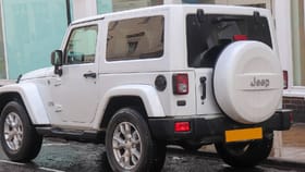 Jeep च्या मागे मोठे टायर लावले? ‘हे’ तोटे होऊ शकतात, जाणून घ्या.