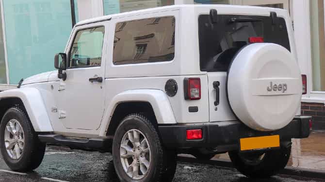 स्टाईलच्या बाबतीत ‘ही’ चूक करू नका, Jeep च्या मागील बाजूस मोठा टायर ठेवल्याने ‘हे’ तोटे होऊ शकतात