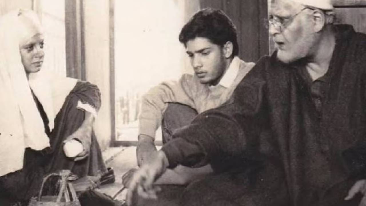 आम्ही ज्या मालिकेविषयी बोलत आहेत ती 'गुल गुलशन गुलफाम' आहे. ही मालिका दूरदर्शनवर प्रदर्शित झाली होती. ही मालिका आजही तिच्या संवेदनशील कथेसाठी आणि वास्तववादासाठी ओळखली जाते. या मालिकेत केवळ एक कथा नव्हती, तर काश्मीरचे खरे वास्तव मांडण्यात आले होते. मालिकेच्या नावाचा अर्थ 'गुल' (फूल), 'गुलशन' (बाग) आणि 'गुलफाम' (माळी) असा होतो.