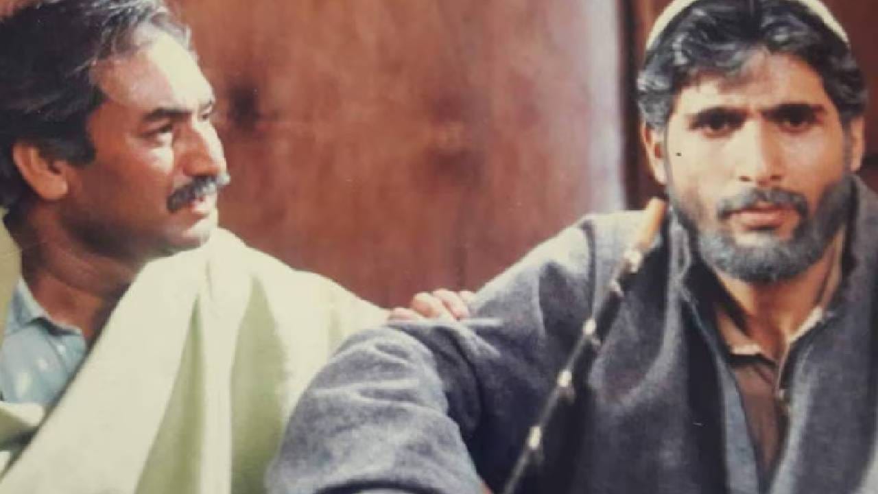 मालिकेत दाखवण्यात आले होते की, एक काश्मिरी कुटुंब त्यांच्या तीन हाऊसबोटच्या साहाय्याने आपला उदरनिर्वाह कसे करते. परंतु, वाढत्या दहशतवादामुळे त्यांच्या कमाईवर गदा येते. दहशतवादामुळे पर्यकांसाठी हाऊसबोट चालवणे कठीण झाले होते. काश्मीर खोऱ्यात दहशतवादामुळे भीती आणि अस्थिरता कशी वाढत गेली, हे या मालिकेत अतिशय प्रभावीपणे मांडले होते. ही साधी वाटणारी कथा प्रत्यक्षात काश्मीरची भयाण हकीकत होती.