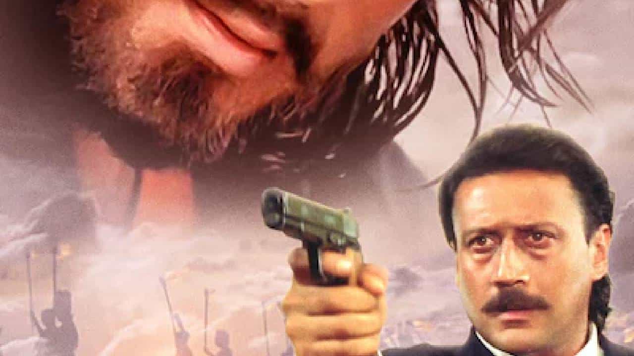 चित्रपटसृष्टीत अनेकदा असे घडते की एखादी व्यक्तिरेखा इतकी लोकप्रिय होते की प्रेक्षक वर्षानुवर्षे त्याच्या सीक्वलची वाट पाहत असतात. बॉलिवूडमधील एक चित्रपट असा आहे ज्याची कथा ही तुरुंगात लिहिली गेली होती. ही कथा लिहिण्यासाठी तुरुंगातील कैद्यांनी मदत केली होती. आता हा चित्रपट कोणता आहे असा प्रश्न अनेकांना पडला असेल चला जाणून घेऊया...