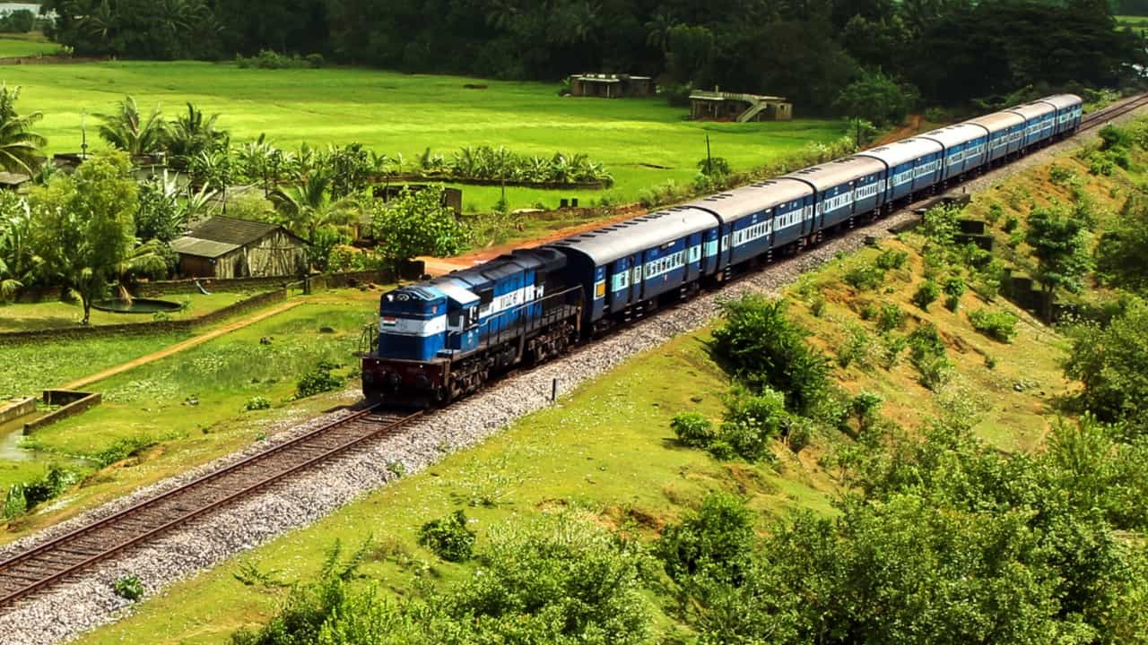 कोकणात जाण्यासाठी तिकीट मिळत नाही, काळजी करु नका, रेल्वेकडून मोठी गुडन्यूज