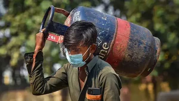 LPG : युद्ध थांबताच एलपीजीबाबत केंद्राचा मोठा निर्णय, नवीन फॉर्म्युला तयार; कुणाला फायदा होणार?