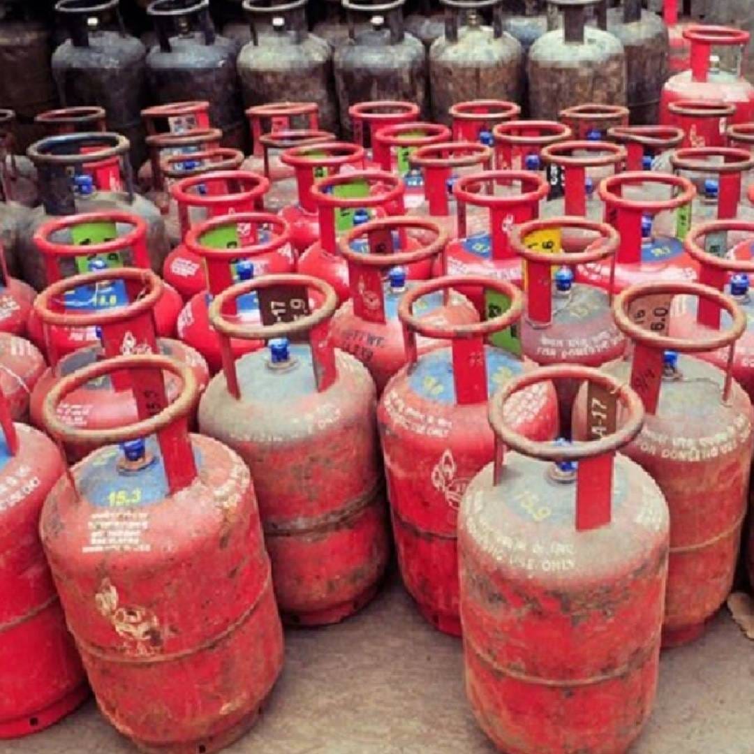 पेट्रोलियम आणि नैसर्गिक वायू मंत्रालयाच्या सहसचिव सुजाता शर्मा यांनी सांगितलं, "पश्चिम आशियात संकट असूनही सरकारने एलपीजी, पीएनजी, पेट्रोल आणि डिझेलचा पुरवठा कायम ठेवण्यासाठी प्रभावी उपाययोजना केल्या आहेत. पुरेशी व्यवस्था केल्यामुळे जनतेला इंधनाच्या कोणत्याही मोठ्या समस्यांना सामोरं जावं लागलं नाही. सामान्य पुरवठा कायम ठेवण्यासाठी प्रयत्न सुरू आहेत."
