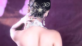 वयाच्या 18 व्या वर्षी अभिनेत्रीने खरेदी केली कोट्यावधींची मर्सिडीज कार.