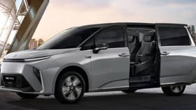 MG मोटरचा ग्राहकांना झटका! MG M9 आणि Cyberster च्या किमतीत 5 लाखांची...