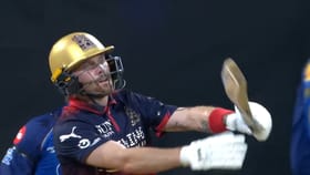 सॉल्टचा धुमधडाका, मुंबईच्या गोलंदाजांची धुलाई, ओपनर शतकाच्या दिशेने.