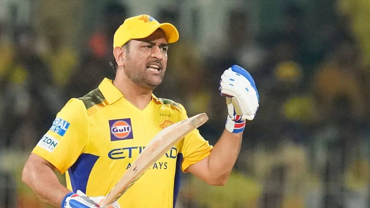 महेंद्रसिंह धोनीने कोलकात्याविरुद्धच्या विजयात दिलं योगदान, सीएसकेच्या प्रशिक्षकांनी केला खुलासा महेंद्रसिंह धोनीने कोलकात्याविरुद्धच्या विजयात दिलं योगदान, सीएसकेच्या प्रशिक्षकांनी केला खुलासा