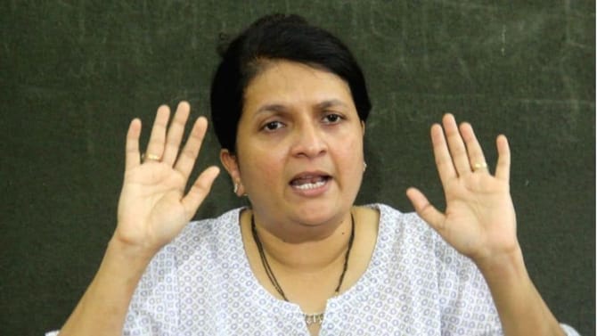 अजित पवारांचा अपघात झाला त्या कंपनीच्या विमानात पार्थ पवार बसलेच कसे?