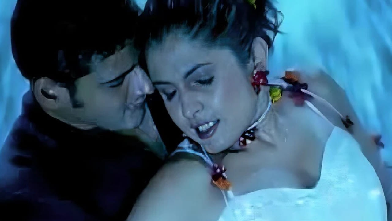 याच्या अगदी उलट, नानी या चित्रपटात राम्या कृष्णन यांनी महेश बाबूसोबत रोमँटिक अंदाजात काम केले होते. या चित्रपटातील ‘मार्कंडेया’ या विशेष गाण्यात दोघांची केमिस्ट्री पाहायला मिळाली. विशेष म्हणजे हे गाणे थिएटरमध्ये प्रदर्शित झाले नव्हते. नंतर ते यूट्यूबवर रिलीज करण्यात आले.