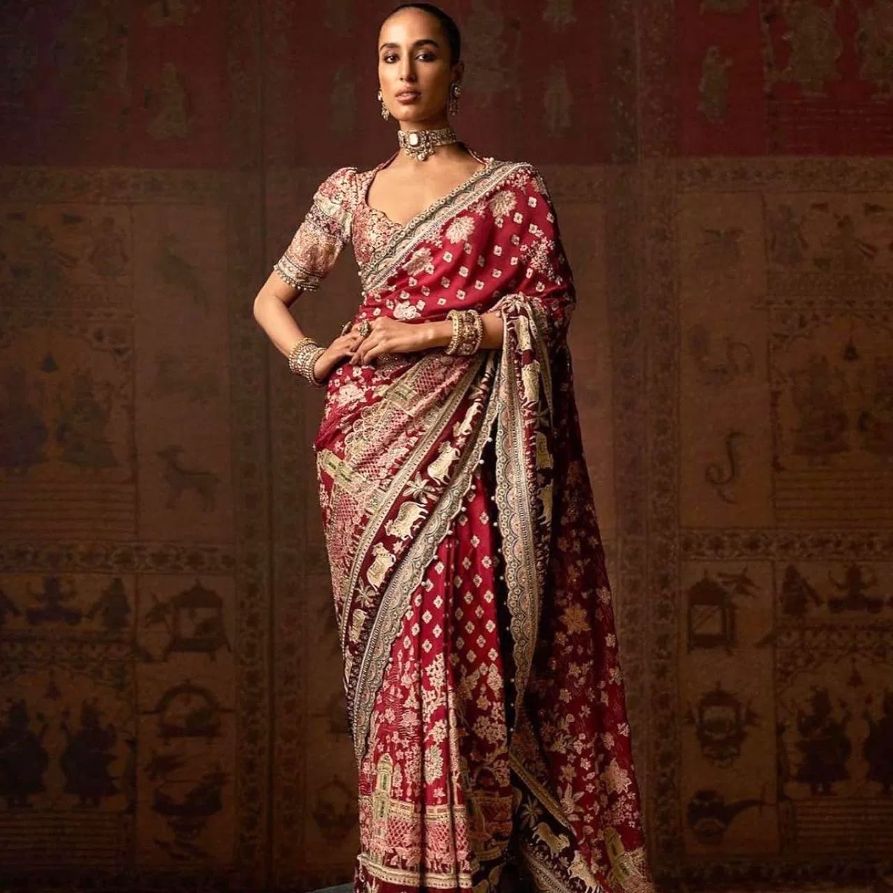  भारतीय क्रिकेट विश्वाचा स्टार खेळाडू हार्दिक पांड्या याची गर्लफ्रेंड एक मॉडेल आहे आणि तिचा फॅशन सेन्स देखील कमाल आहे... साडीत माहिका सुंदर दिसत आहे. लाल रंगाच्या साडीत तिने फोटोशूट केलं आहे. तुम्ही देखील तिचा हा लूक फॉलो करु शकता... 