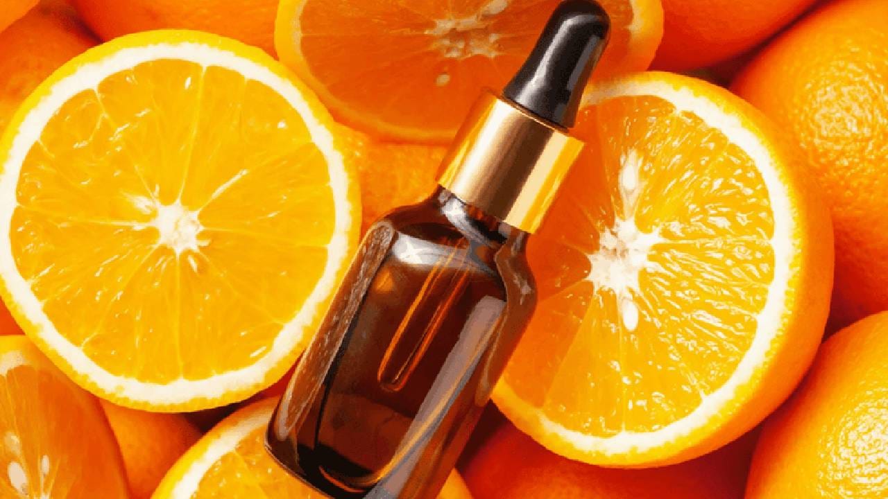 ‘या’ ट्रिक्सच्या मदतीने संत्र्याच्या सालीपासून घरच्या घरी बनवा व्हिटॅमिन सी युक्त अँटी-एजिंग सीरम