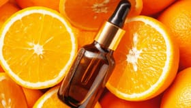 संत्र्याच्या सालीपासून बनवा व्हिटॅमिन सी युक्त अँटी-एजिंग सीरम.