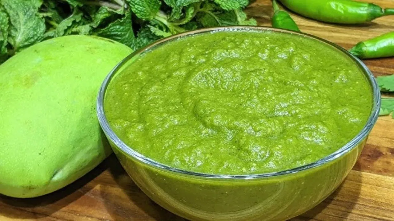 उन्हाळ्यात बनवा आगळ्या वेगळ्या पद्धतीची आंबट-गोड आंब्याची चटणी, वाचा ही सोपी रेसिपी उन्हाळ्यात बनवा आगळ्या वेगळ्या पद्धतीची आंबट-गोड आंब्याची चटणी, वाचा ही सोपी रेसिपी