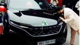 मराठी माणूस थांबता कामा नये.. म्हणत हा अभिनेता मराठीसाठी थेट रस्त्यावर.