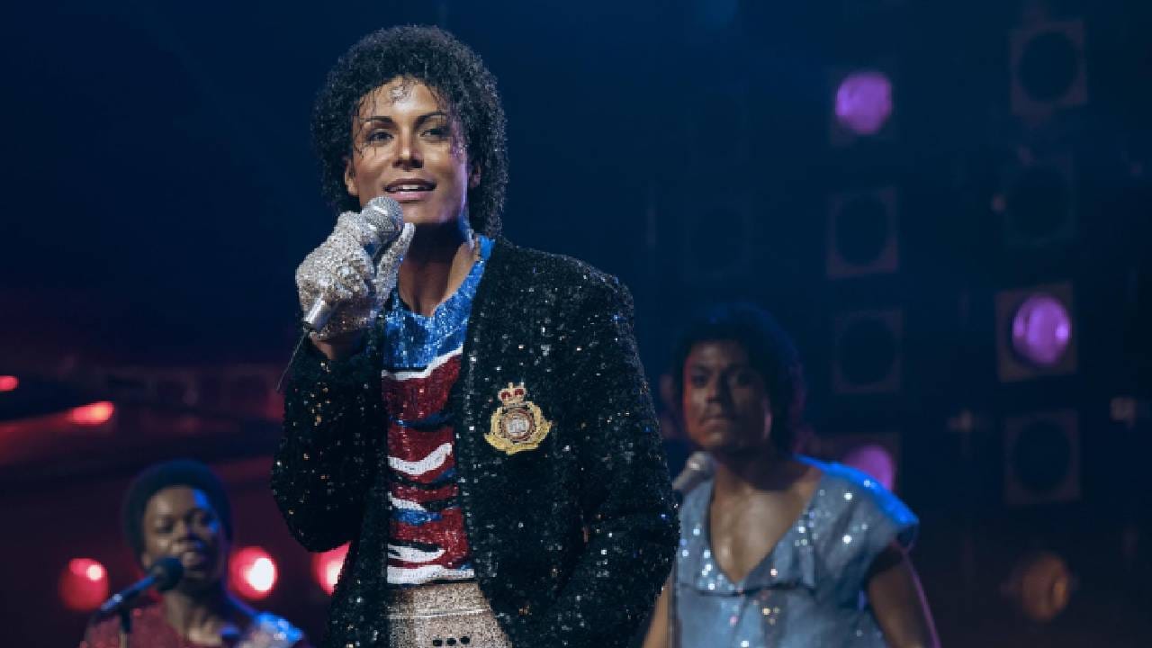 मायकल जॅक्सनच्या आयुष्यावर आधारित या चित्रपटावरून प्रदर्शनापूर्वी बराच मोठा वाद झाला होता. तब्बल 1666 कोटी रुपयांच्या बजेटमध्ये बनलेल्या या चित्रपटाची ओपनिंग मात्र तेवढीच जबरदस्त झाली. त्यामुळे 'मायकल' या चित्रपटाचं वादळ 'धुरंधर 2'च्या वर्ल्डवाइड कमाईला ब्रेक लावू शकतो. सोबतच 'दंगल'चा लाइफटाइम ग्लोबल कलेक्शन रेकॉर्ड मोडण्याचं रणवीरच्या चित्रपटाचं स्वप्न अपूर्णच राहू शकतं. 
