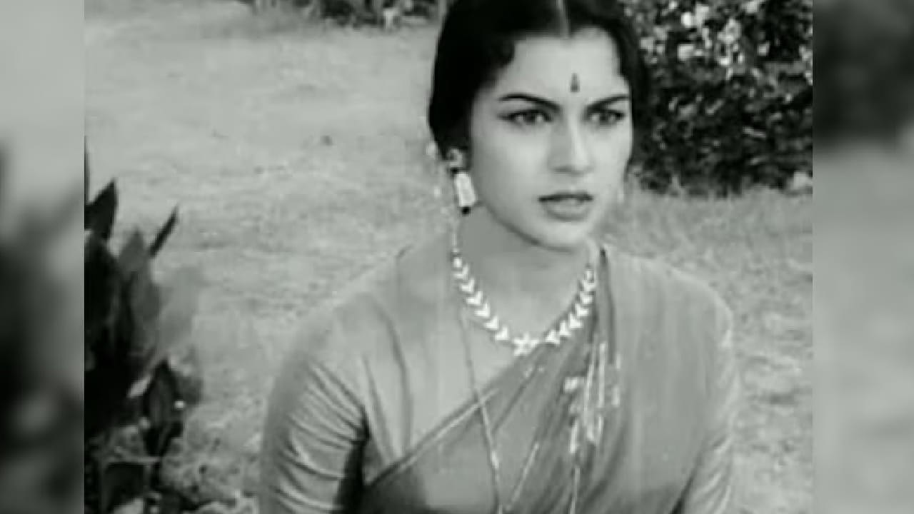 हिंदी चित्रपटसृष्टीत अनेक भाऊ–बहिणींच्या जोड्यांनी आपल्या अभिनयाने प्रेक्षकांचे मन जिंकले आहे. मात्र 1940-50 च्या दशकात अशी एक जोडी होती, जिच्याभोवती मोठा वाद निर्माण झाला होता. या जोडीतली अभिनेत्री म्हणजे मीनू मुमताज. 