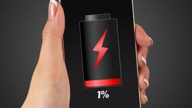 फोनची बॅटरी दिवसभर टिकत नाही? मग या सोप्या टिप्स नक्की ट्राय करा.