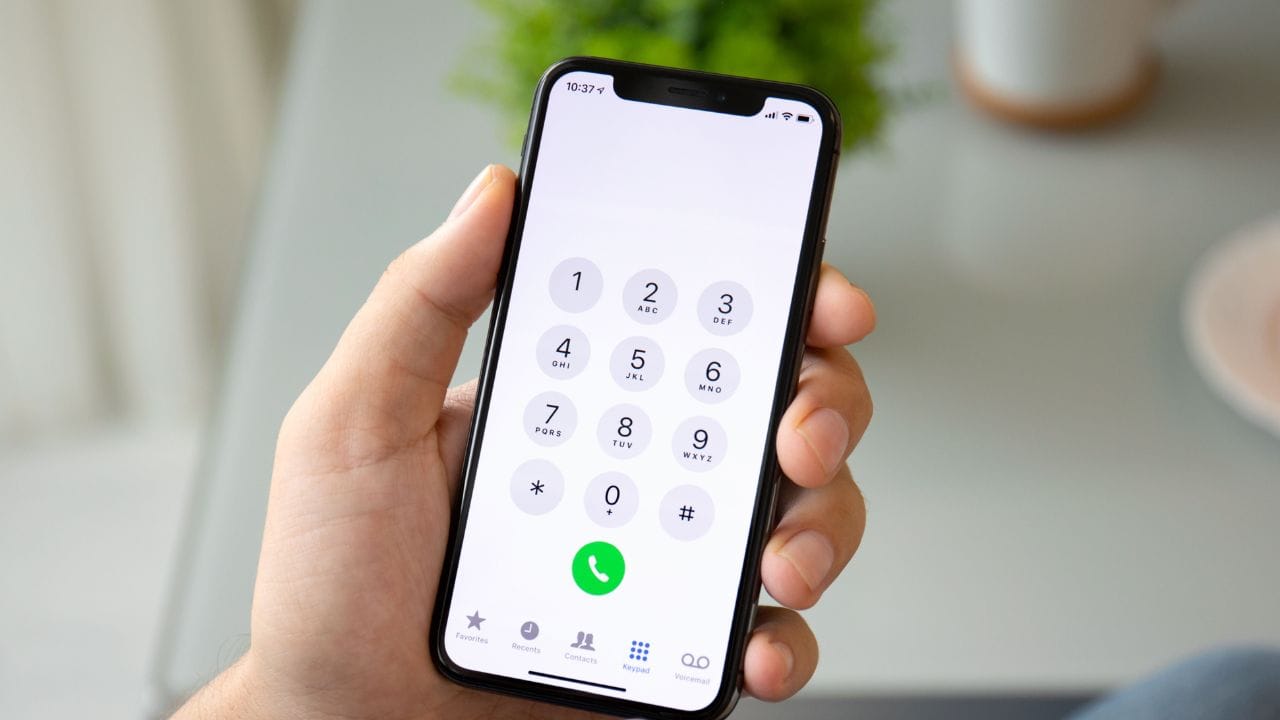 Mobile Nमोठ्या लोकसंख्येचे नियोजन: भारताची लोकसंख्या प्रचंड असल्याने, प्रत्येकाला एक वेगळा (Unique) नंबर मिळावा यासाठी 10 अंकी क्रमांकाची निवड करण्यात आली आहे.umber  