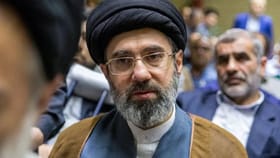 इराणमध्ये खळबळ, अमेरिकेसोबतच्या युद्धात मोठा हाहाकार, सर्वाेच्च नेते...