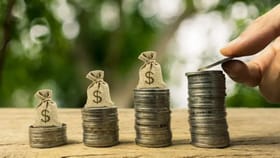 कर्जाच्या समस्येने त्रस्त असाल तर नारळाचे 'हे' उपाय बदलतील तुमचं नशिब