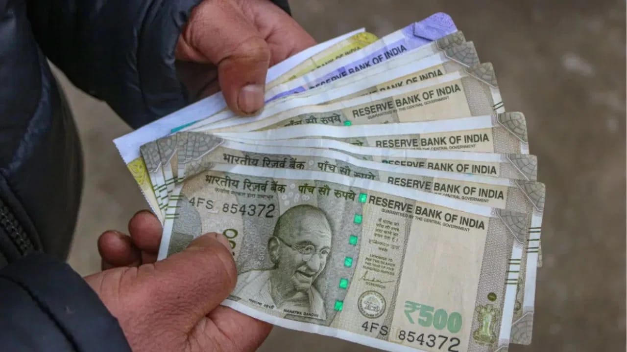 गरजेनुसार गुंतवणूक कशी करायला हवी, पैसे बाजूला ठेवताना 'या' चुका कधीच करु नका गरजेनुसार गुंतवणूक कशी करायला हवी, पैसे बाजूला ठेवताना 'या' चुका कधीच करु नका