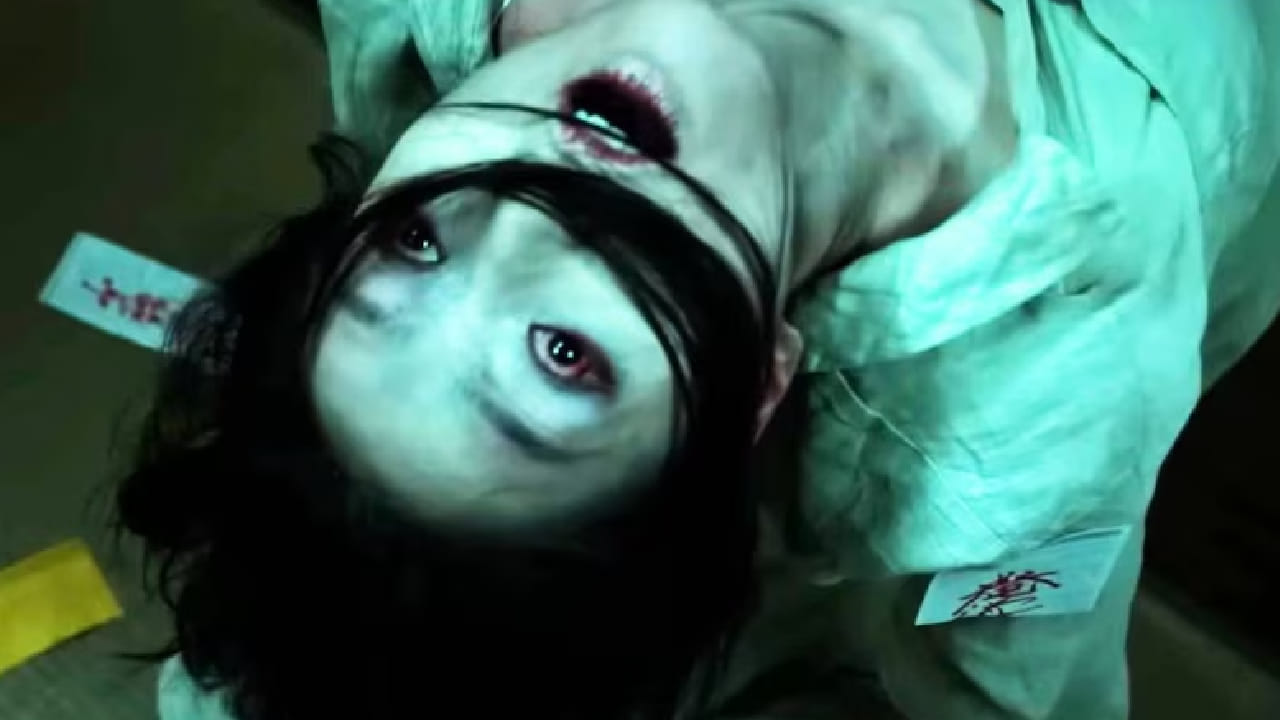 गेल्या काही वर्षांत हॉरर चित्रपटांनी प्रेक्षकांमध्ये वेगळी ओळख निर्माण केली आहे. या चित्रपटांची खासियत म्हणजे ते हळूहळू वातावरण तयार करून भीती निर्माण करतात. या चित्रपटांमध्ये भीती मोठ्या आवाजातून नाही तर शांतपणामुळे जास्त वाटते. म्हणूनच ते पाहिल्यानंतरही दीर्घकाळ आठवणीत राहते.