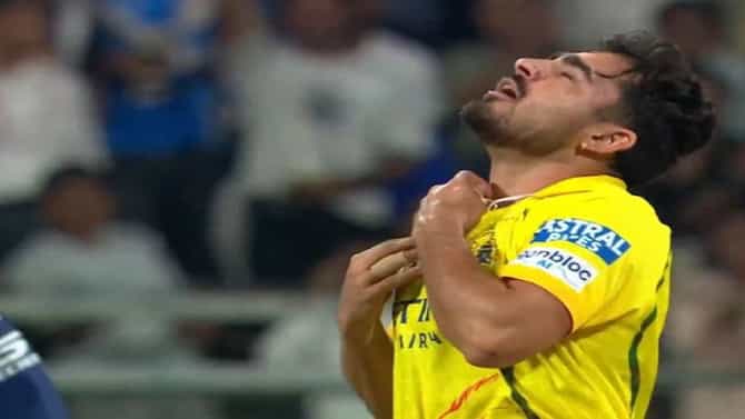 MI vs CSK :आईच्या निधनानंतर मैदानात उतरला, पहिल्या ओव्हरमध्ये विकेट, कोण आहे मुकेश चौधरी?