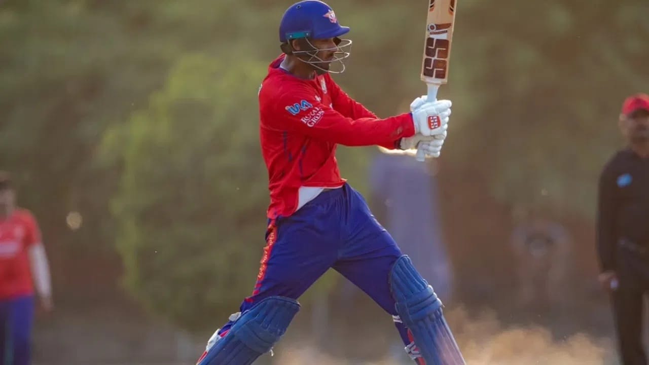 मुकुल विकेटकीपर बॅट्समन आहे. मुकलची 30 लाख रुपये बेस प्राईज होती. मात्र मुकुलसाठी लखनौने 8 पट जास्त पैसे मोजले. मुकुलला लखनौकडून 2 कोटी 60 लाख रुपये इतका भाव मिळाला. मुकुल देशांतर्गत क्रिकेटमध्ये राजस्थानचं प्रतिनिधित्व करतो. (Photo Credit : Instagram /Mukul Choudhary)