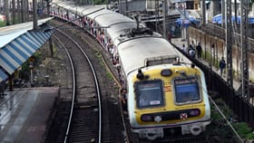 रेल्वे प्रवास करताना अप आणि डाऊन यामध्ये नेमका फरक काय? तुमचा गोंधळ.