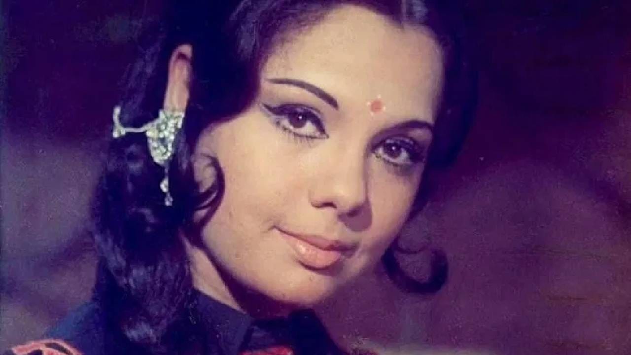 'अपराध' या सिनेमात त्यांनी पहिला आणि करिअरमधील एकमेव बिकिनी सीन दिला. त्यावेळी आजच्या इतका समाज ओपन मानसिकतेचा नव्हता. त्यामुळे मुमताज यांच्या त्या बिकिनी सीनची त्यावेळी खूप चर्चा झालेली. हा फिरोज खान यांचा सिनेमा होता. 