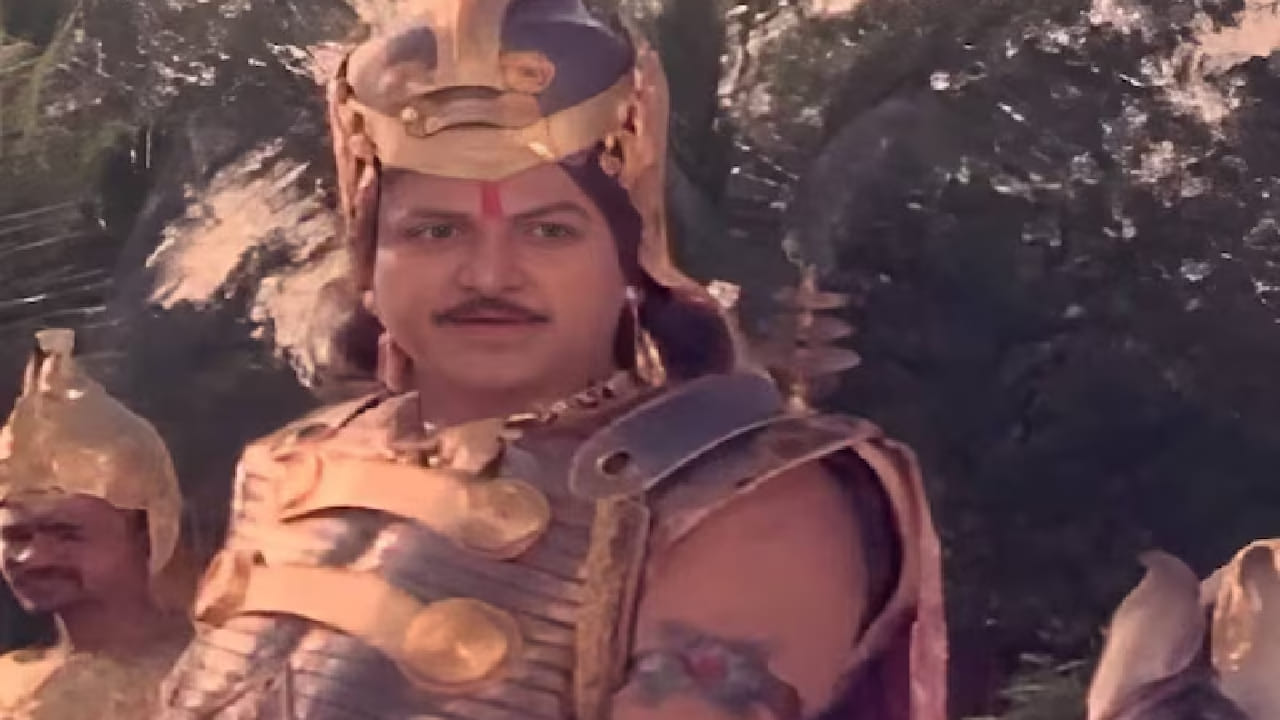 या चित्रपटात नवोदित अभिनेत्री वाणी विश्वनाथ हिने एनटीआर यांच्यासोबत काम केले होते. त्या वेळी ती आपल्या कारकिर्दीची सुरुवात करत होती. मोठ्या स्टारसोबत काम करण्याची संधी मिळाल्यामुळे ती चर्चेत आली पण तिच्या आणि एनटीआर यांच्या वयातील मोठ्या अंतरामुळे प्रेक्षकांना धक्का बसला होता.