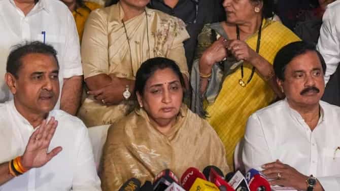 विधान परिषदेवर कुणाची वर्णी? देवगिरीवरील बैठकीत मोठी खलबत, राष्ट्रवादीचा चेहरा कोण?