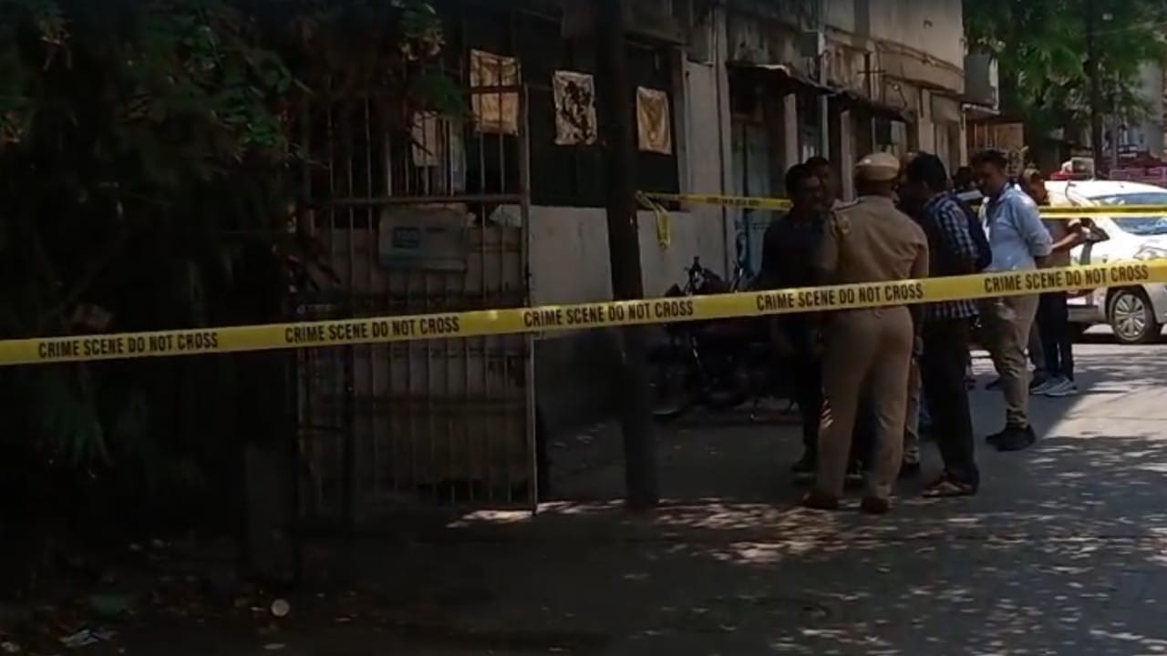 सामान्यतः जिलेटिनचा वापर विहिरी खोदण्यासाठी किंवा खाणकामात केला जातो. मात्र, शहराच्या मध्यभागी अशाप्रकारे स्फोटके मिळणे हा एखाद्या मोठ्या कटाचा भाग असू शकतो का, या दृष्टीने एटीएस (ATS) देखील समांतर तपास करण्याची शक्यता आहे.